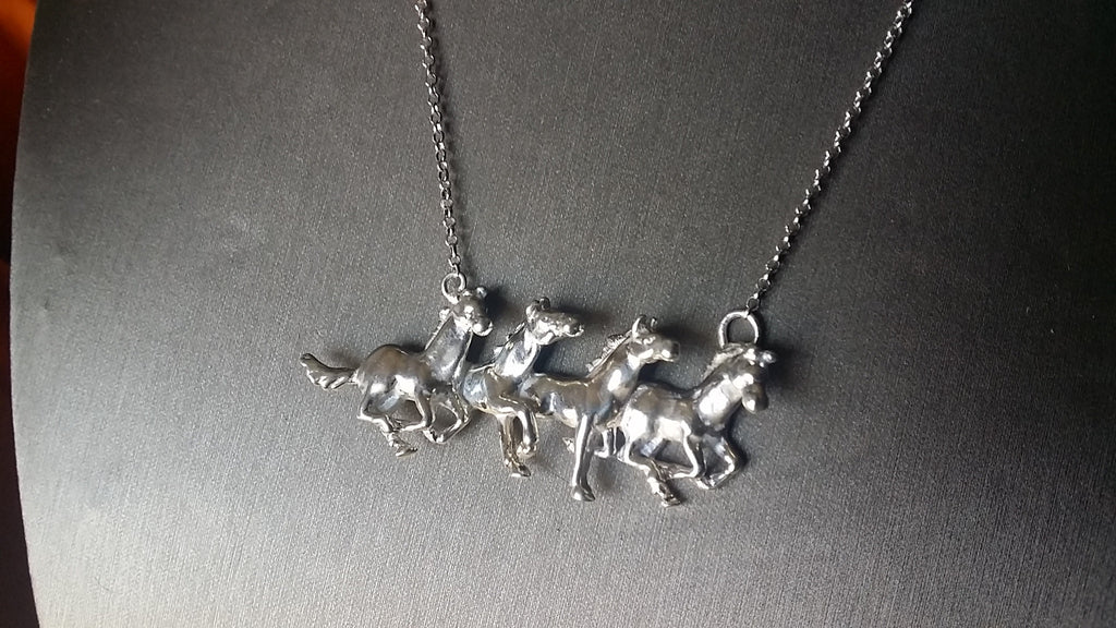 Galloping 4horses necklace - Necklace - GoldSnaffle