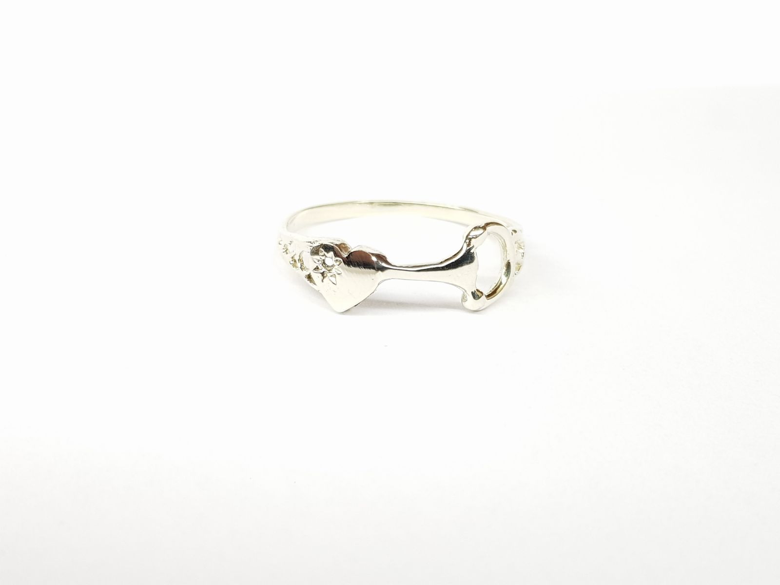 White 9ct gold Valentine's day snaffle ring - Ring - GoldSnaffle