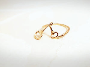 Beautiful 9ct yellow gold snaffle charm ring - Ring - GoldSnaffle